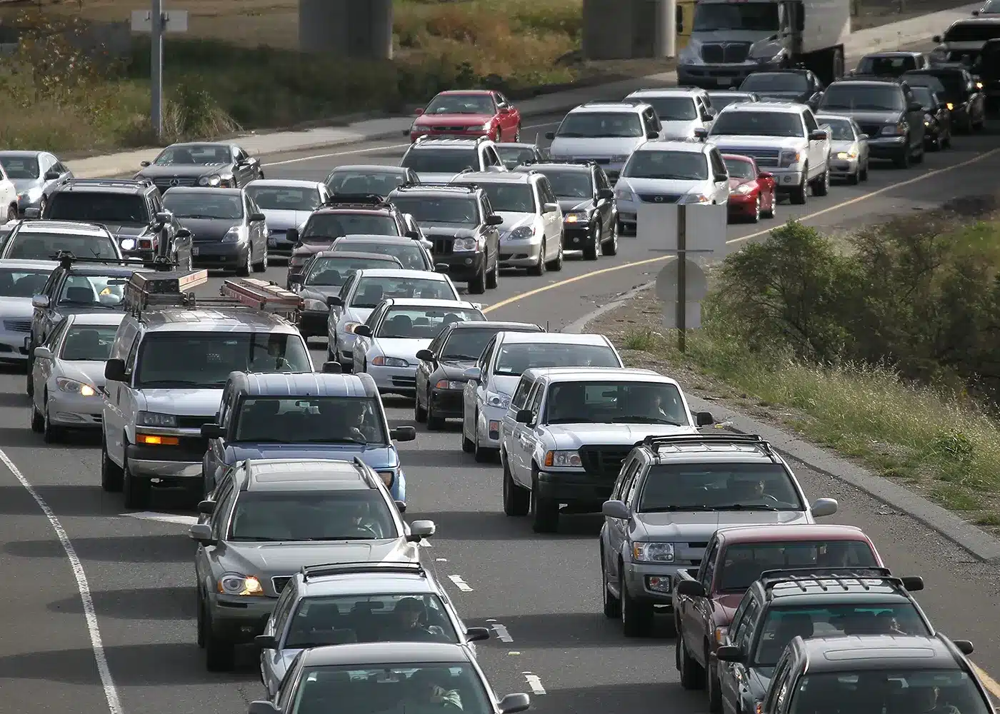 Heavy traffic along a divided road